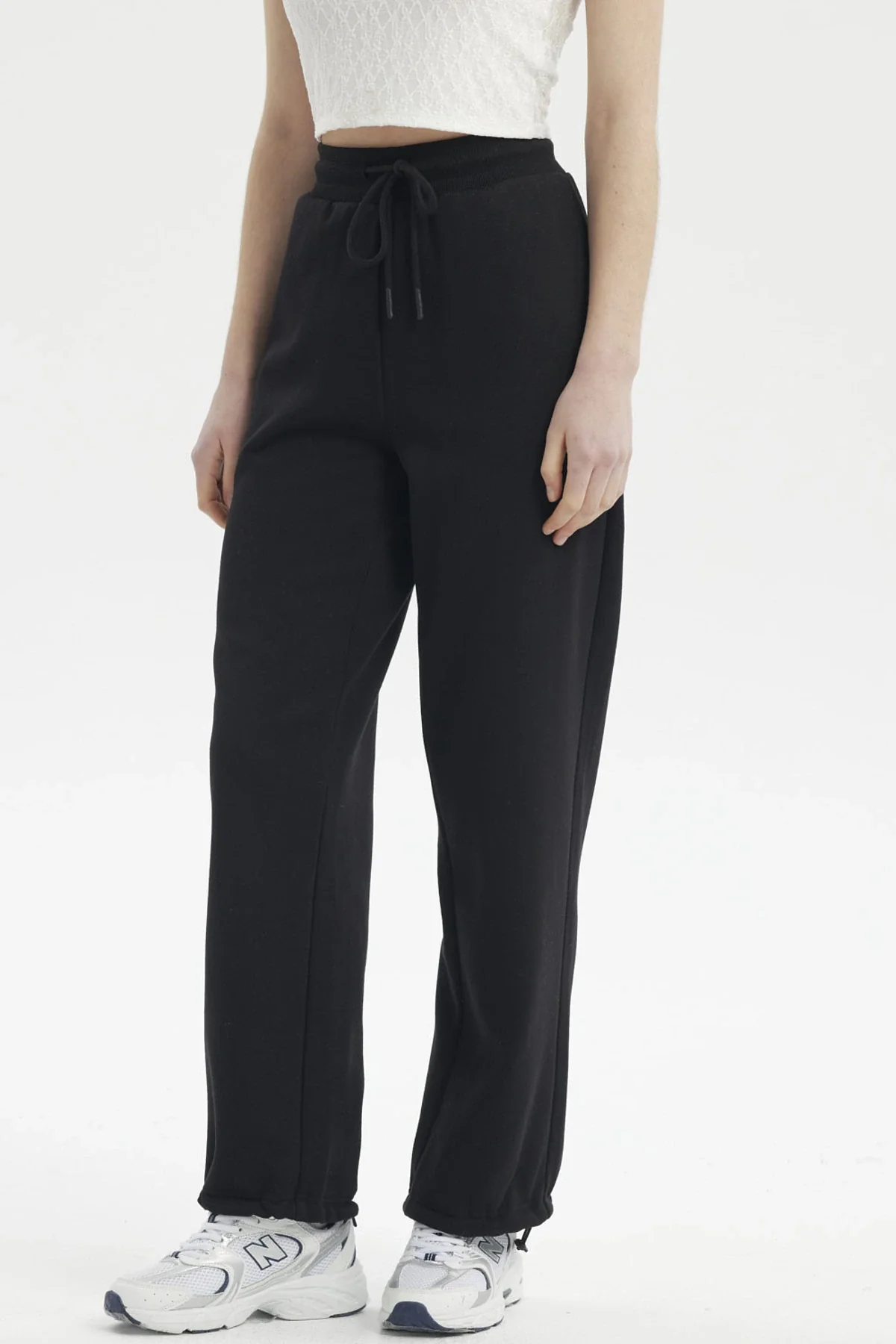 Pantalón Buzo Mujer Pitillo Negro - Image 2