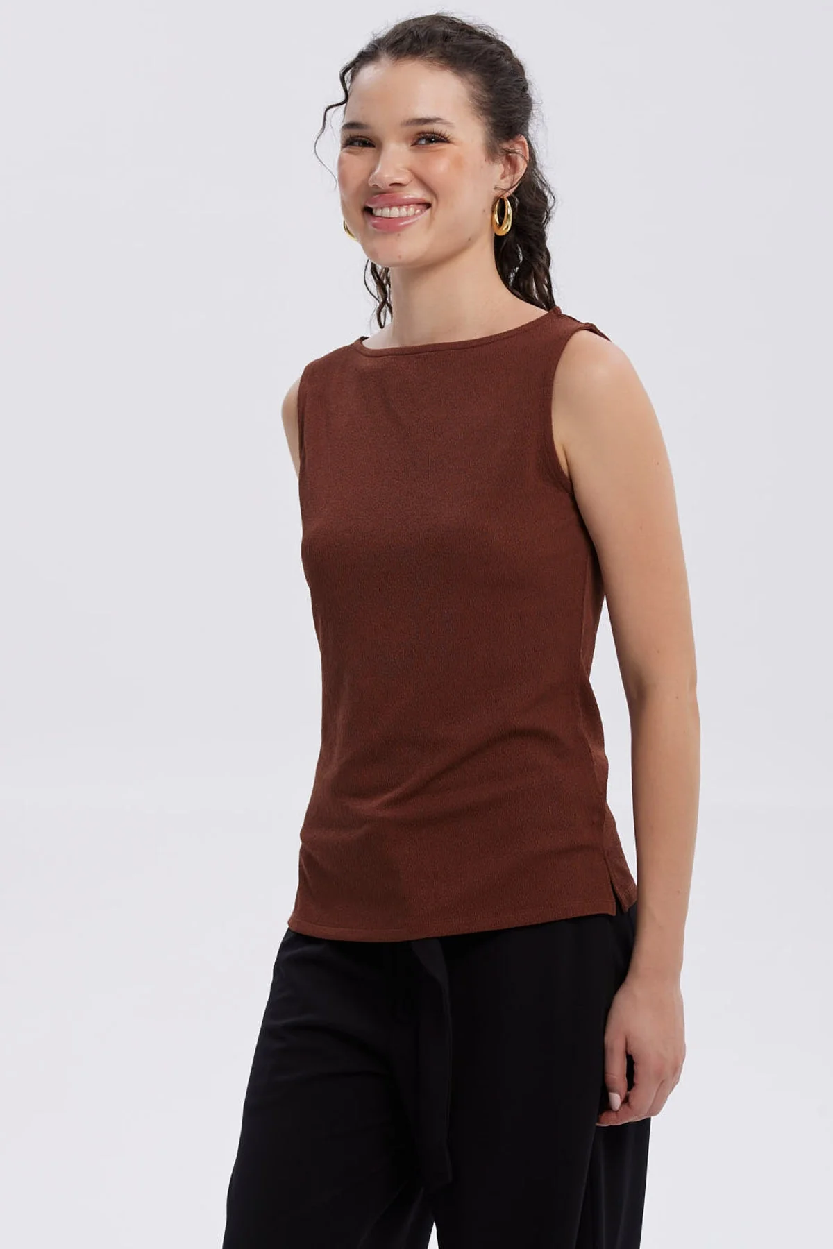 Polera Mujer Con Textura Y Abertura Café Oscuro - Image 2