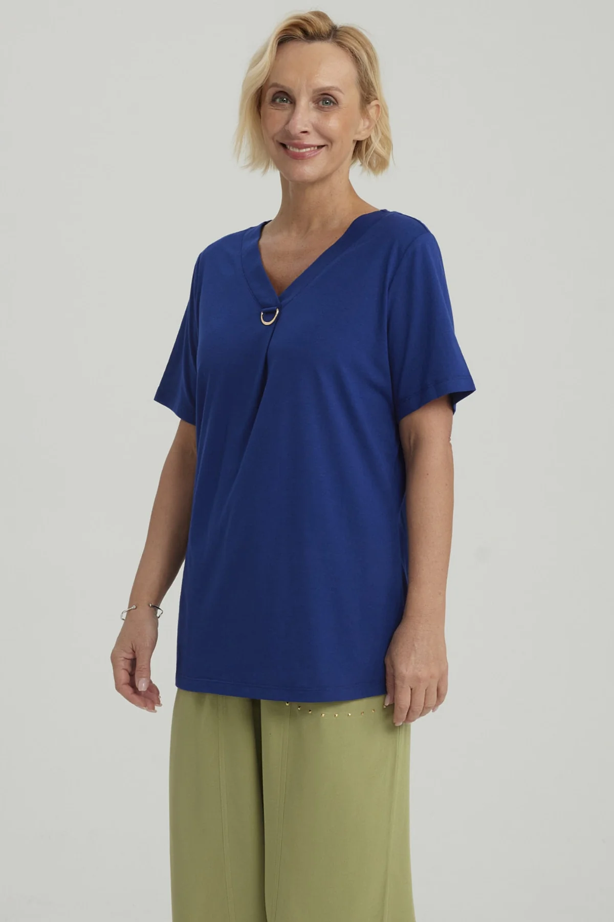 Polera Mujer Detalle Escote Azul Oscuro - Image 2