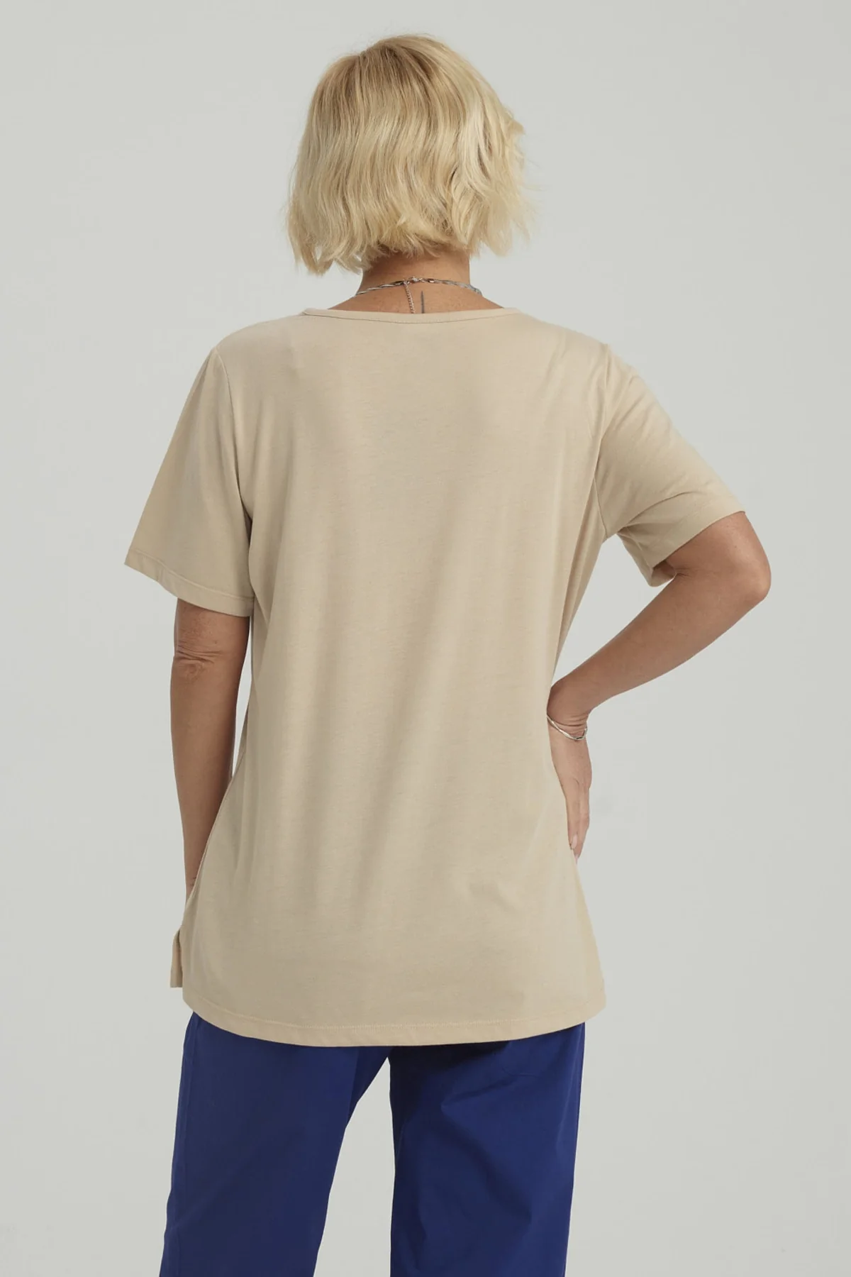 Polera Mujer Lisa Beige Oscuro - Image 3
