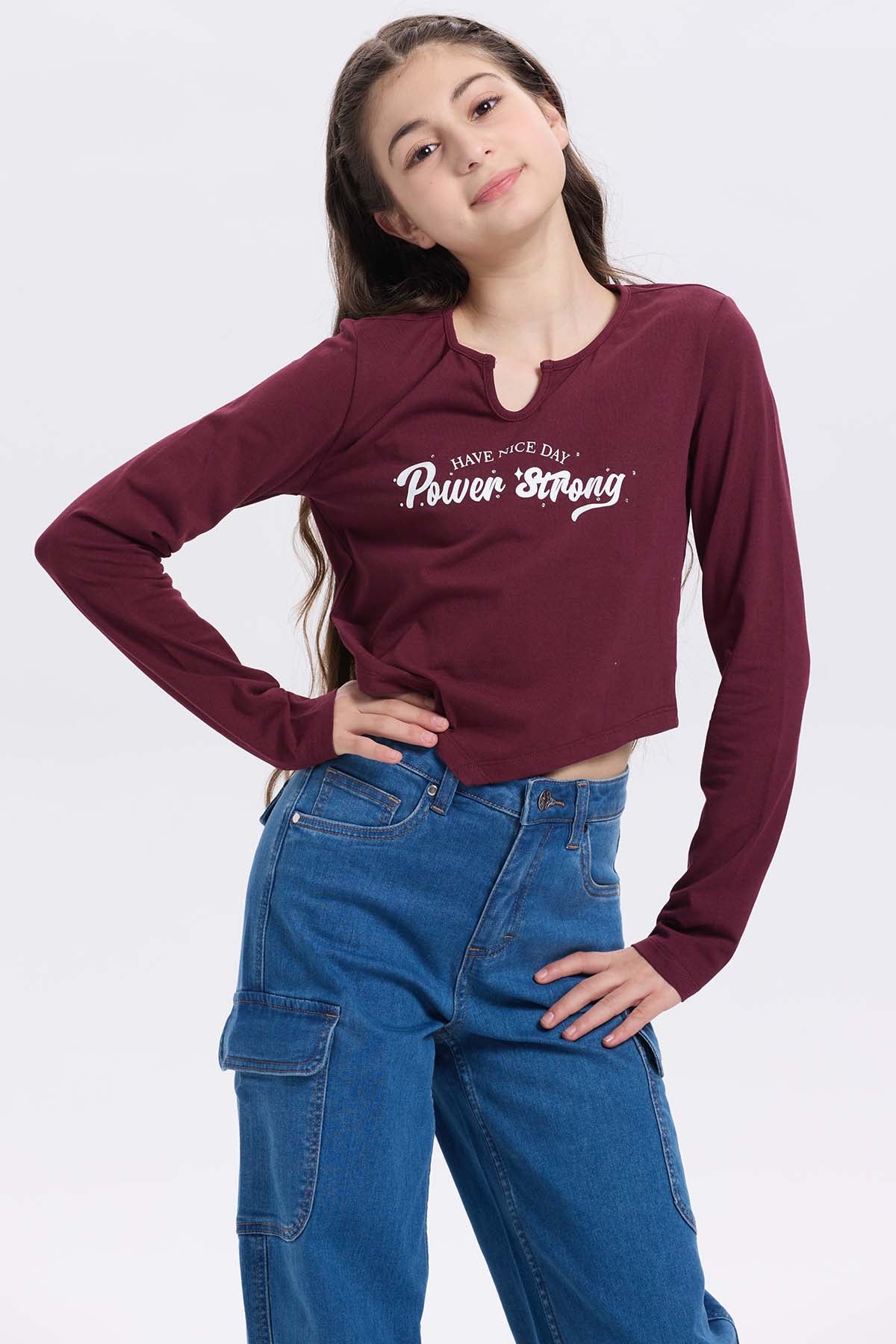 Polera Niña Crop Con Print Burdeo - Image 2